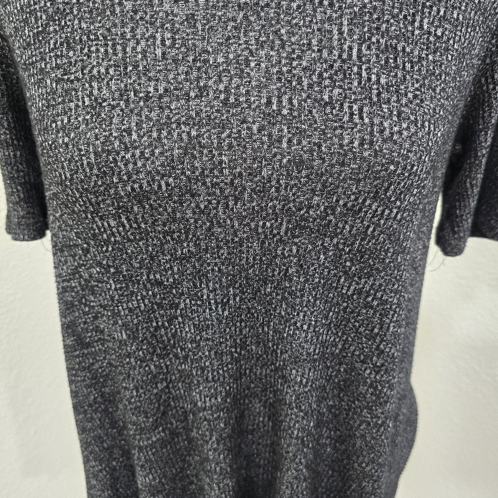 Forever 21 Dark Gray Shor Sleeve Loose Fit Top Size Small - Picture 2 of 8